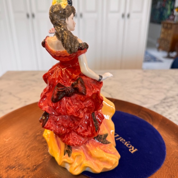 Belle Royal Doulton Figurine of the Year for 1996 HN 3707. Limited Edition. - Picture 5 of 9